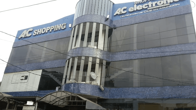 Fachada azul de Shopping AYC Electrónica en el Mercado 4 de Asunción